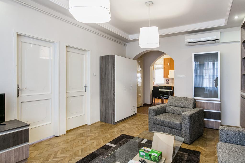 At Nagymezo Apartment *